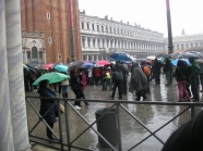 San Marco a přehlídka deštníků